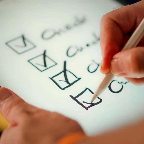 Checkliste: Website erstellen lassen - 10 Punkte, die du vorher klären solltest Checkliste: Website erstellen lassen - 10 Punkte, die du vorher klären solltest